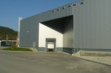 Dock shelter na hali - bocna kosa fasada